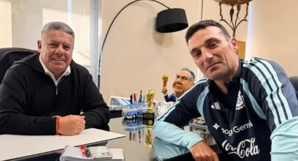 Lionel Scaloni, en una reunión en Ezeiza junto al presidente sanjuanino de la AFA, Claudio Tapia.