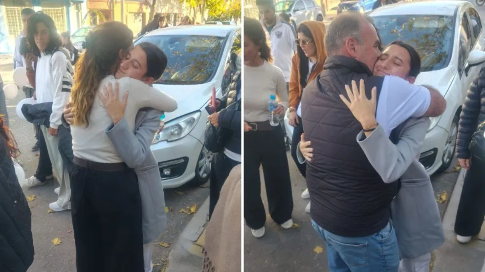 La mamá y el papá de Lucia Rubiño, abrazando a Lucía Caballero, tras su declaración en el juicio.