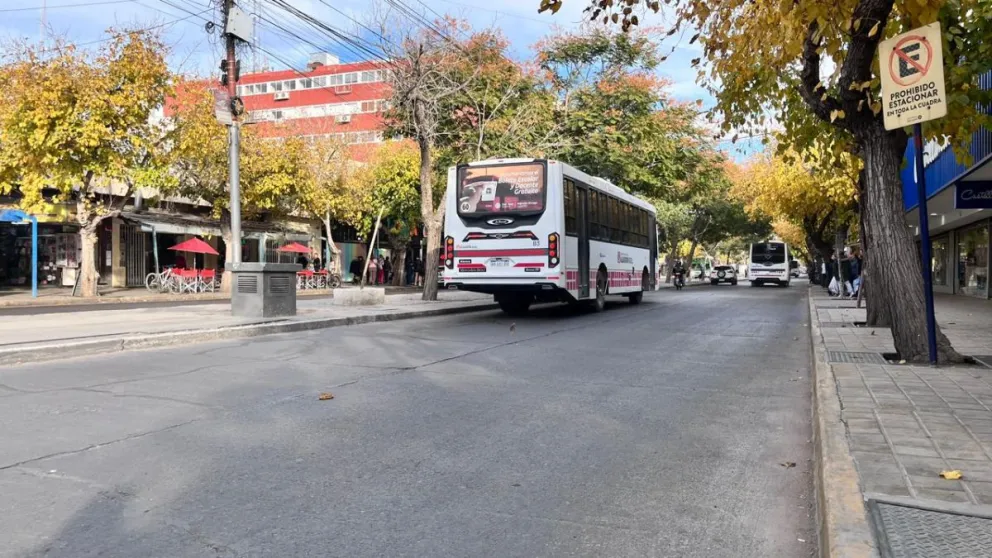 El Ejecutivo avanzará en la repavimentación de la Libertador en el microcentro y no descarta reducir el boulevard.