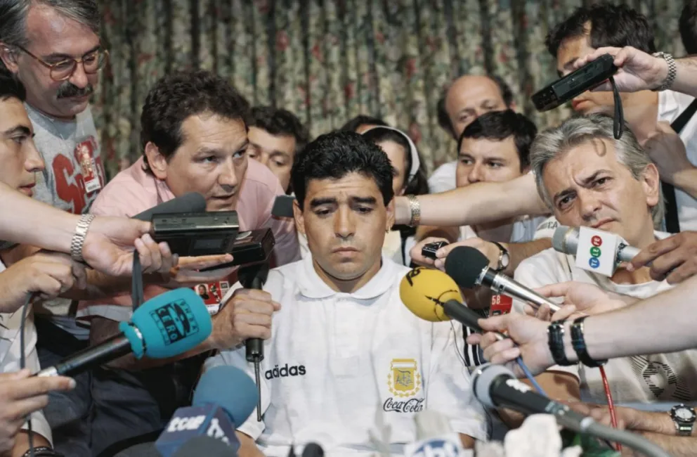 "Quisiera ver al Diego para siempre": Maradona, con la mirada perdida en Boston, minutos antes de que el mundo del fútbol se quedara sin sus piernas.