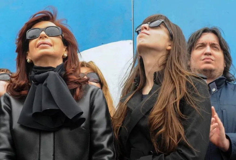 Cristina Kirchner, junto a sus hijos, Florencia y Máximo.