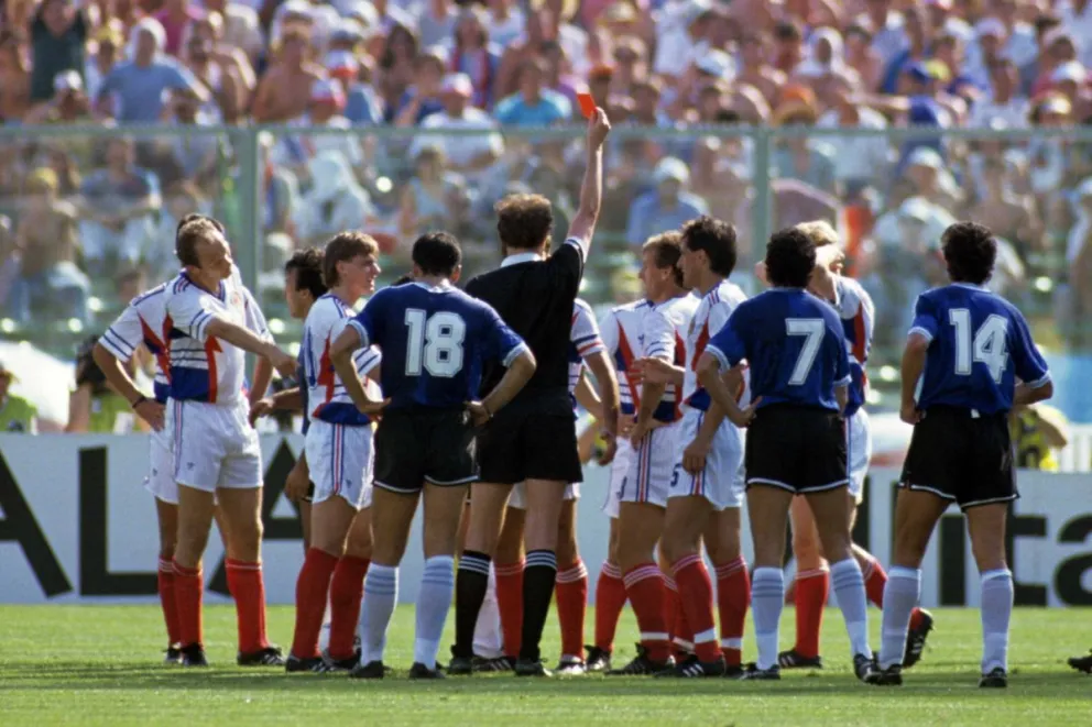 Treinta minutos de juego y una roja que cambió el partido: el día que Yugoslavia resistió con diez hombres ante la Argentina de Maradona en Italia 90.