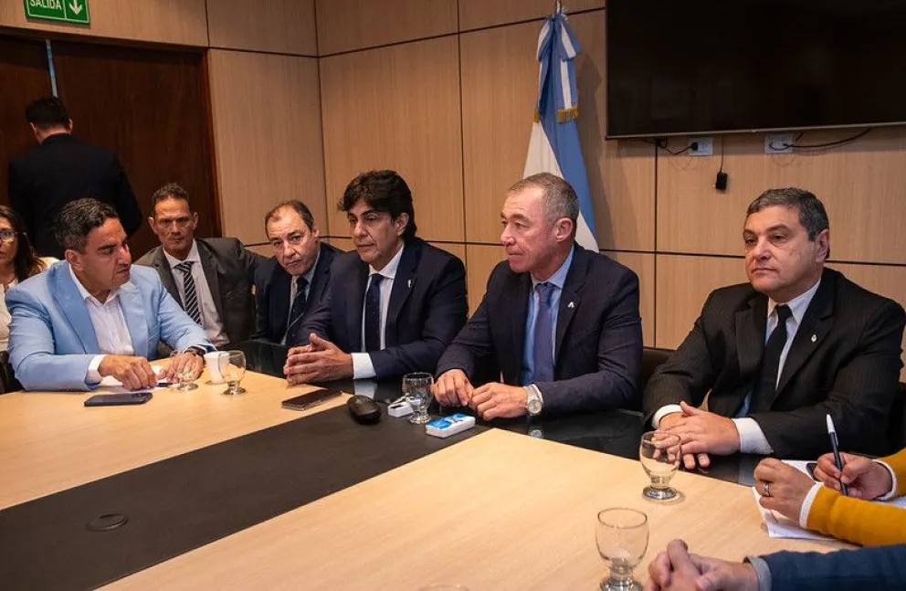 Exposición. El ministro de Economía, Roberto Gutiérrez, en su disertación en la Cámara de Diputados, junto a Emilio Achem y la cúpula de la Asesoría Letrada de Gobierno, con Alejandro Ferrari a la cabeza.