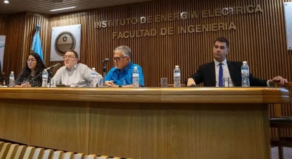 Conducción. Alfredo Russo, segundo desde la izquierda, presidente de DAMSU, junto a directivos en una reunión de la entidad.