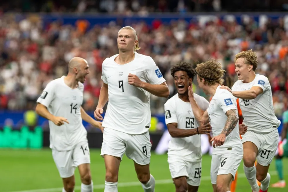 Haaland celebra el tanto de la victoria de Noruega.
