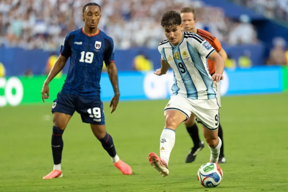 A falta de minutos para el final, Argentina no puede romper el muro defensivo de Cabo Verde. 