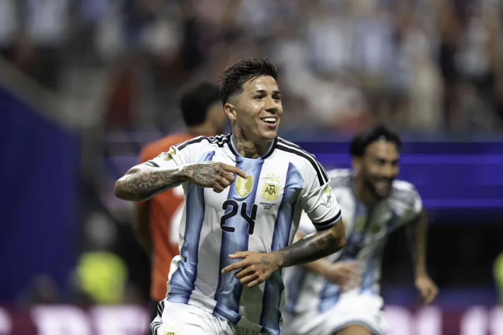 Mío. Enzo Fernández metió el cabezazo que puso a la Argentina en cuartos de final.