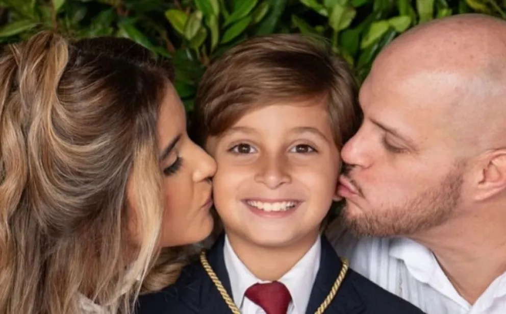 Lucas, junto a sus papás venezolanos.