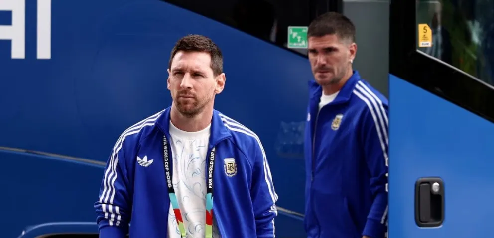 Messi y De Paul, al llegar al estadio en Atlanta.