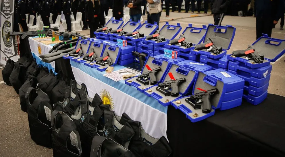 A principios del año 2023, las autoridades provinciales hicieron entrega de "500 armas" para la Policía. 