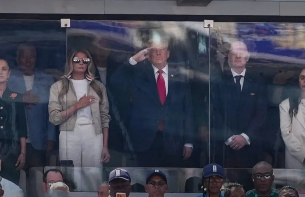 Donald Trump y Gianni Infantino en el placo.