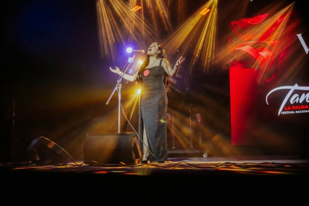 Mariana Narváez, la cantante sanjuanina que triunfó en La Falda.