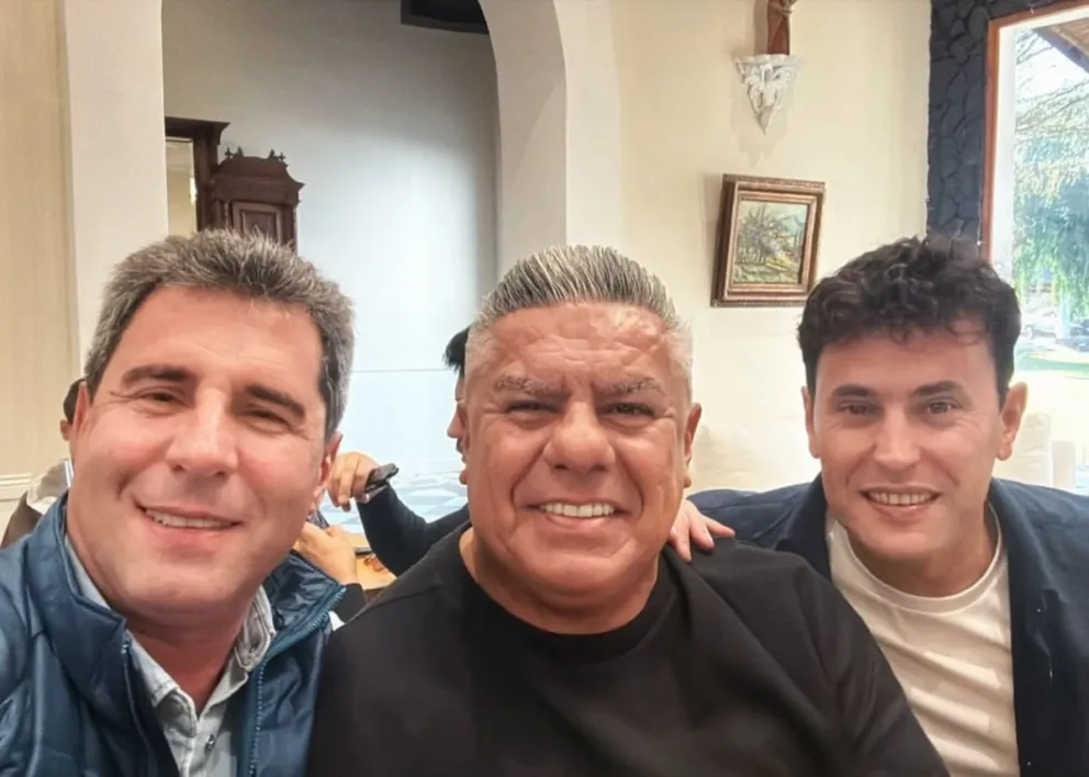El senador Sergio Uñac, junto al presidente de AFA, Claudio Tapia, y  el diputado nacional, Jorge Chica. 