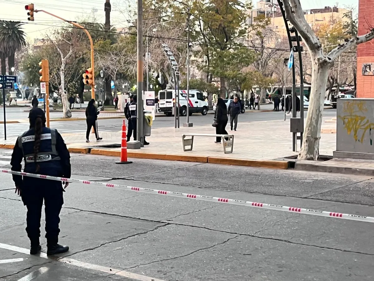 La calle Rivadavia con presencia policial desde las primeras horas de la ma&ntilde;ana. 