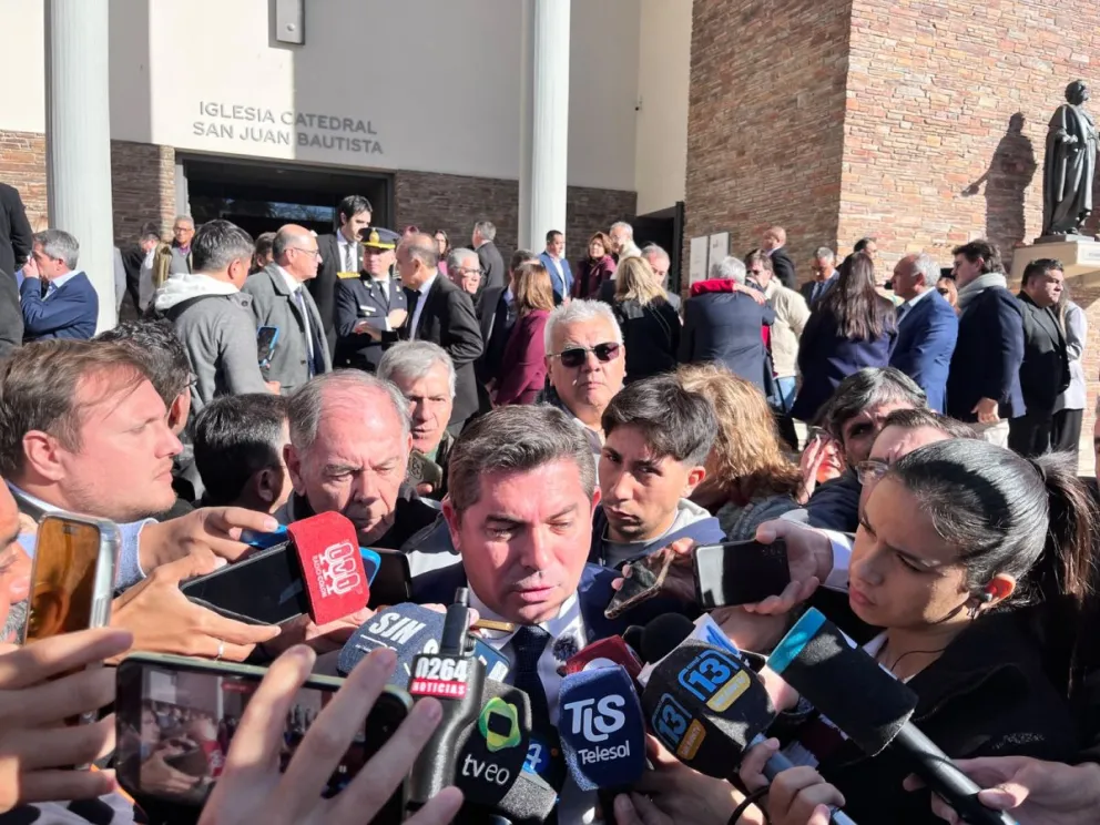 Orrego, antes de ingresar a la ceremonia religiosa. 