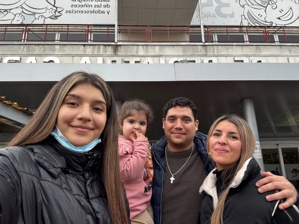 Ludmila junto a su familia, luego del alta médica que recibió el pasado fin de semana en Buenos Aires. 
