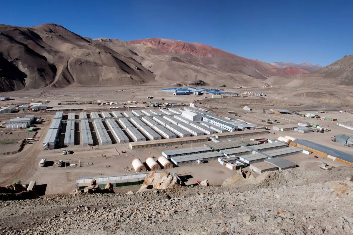 Tras las inclemencias climáticas, Veladero habilitó el camino de acceso e inició el cambio de turno de personal