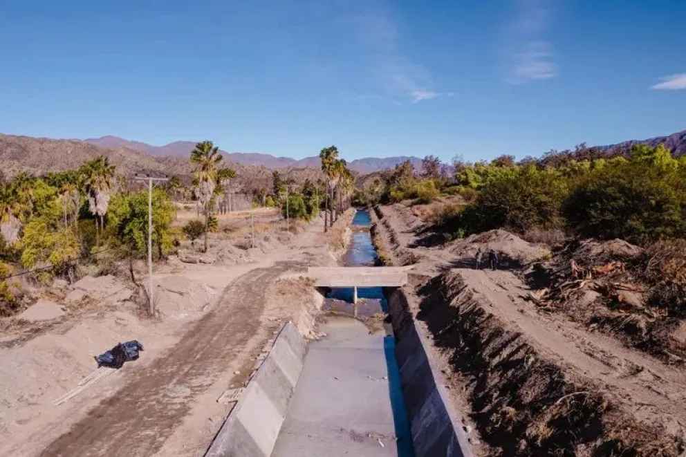 En la gestión orreguista, la utilización de los recursos de los fideicomisos mineros del oro se han destinado a obras hídricas, como la impermeabilización de canales, entre otras.