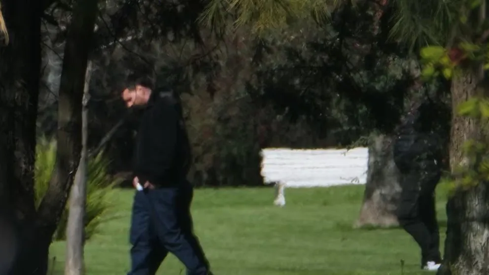 El capitán de la selección argentina, Lionel Messi, en el entierro de su padre, Jorge, en el cementerio El Prado, en Rosario