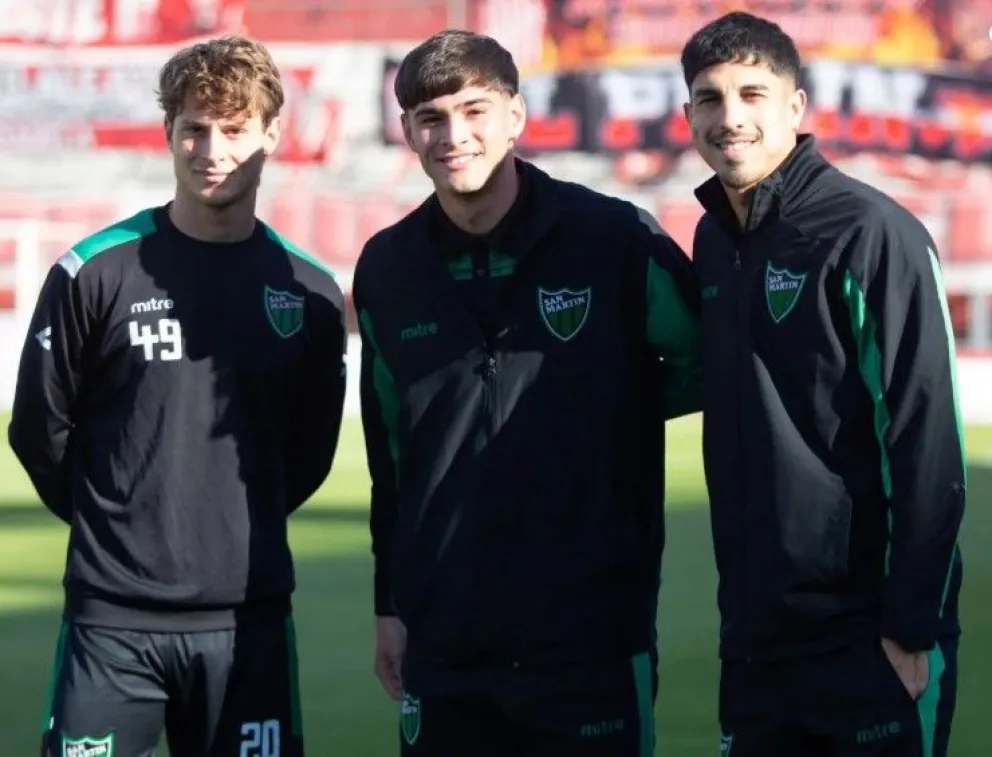 Los jugadores de San Martín, en el reconocimiento del campo de juego en La Ciudadela.