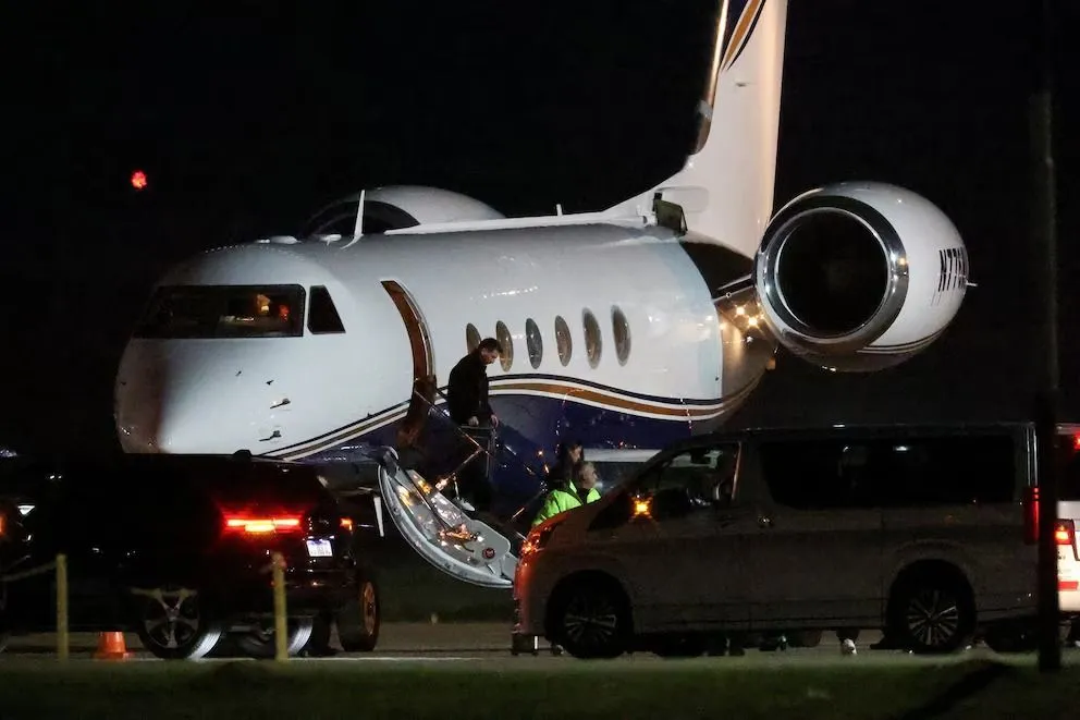 Messi llegó en su avión a Rosario, tras el fallecimiento de su padre.