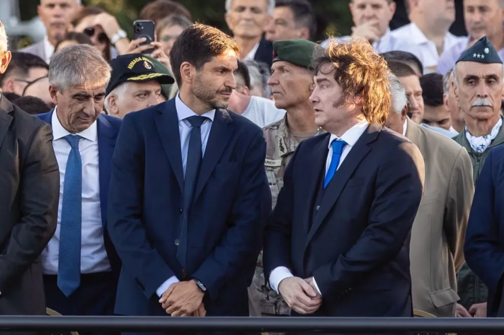 Javier Milei, junto al gobernador de Santa Fe, Maximiliano Pullaro.