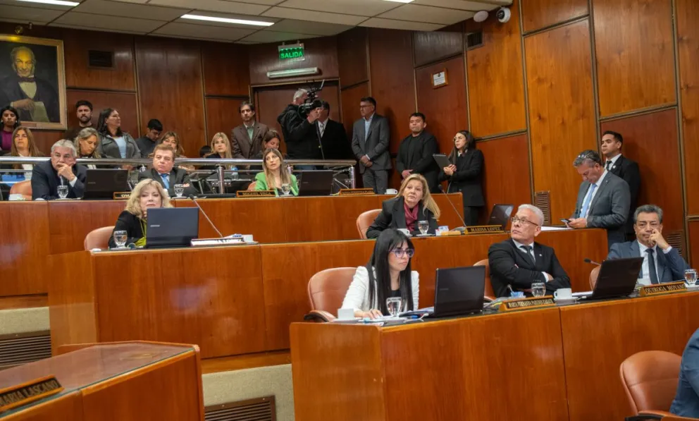 El peronismo se mostró divido al momento de votar el acuerdo que firmó el gobierno con Vicuña.