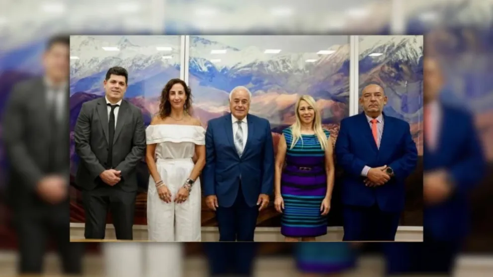 Los miembros del Jurado de Enjuiciamiento, desde la izquierda: los abogados Juan Manuel Juárez y Sofía Lloveras, el cortista Marcelo Lima y la diputada Marcela Quiroga y su colega Leopoldo Soler.