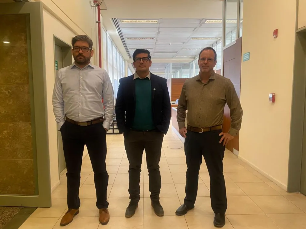  De izquierda a derecha: Felipe Riquelme, director financiero; Franco Morales, gerente general de Hualilan; y Yohann Bouchard, CEO interino y director de Operaciones.