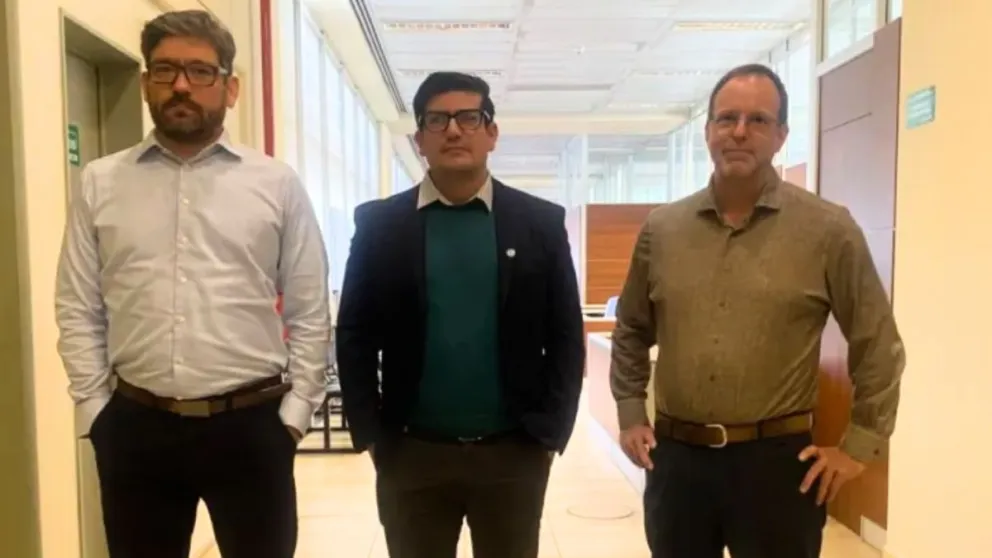  De izquierda a derecha: Felipe Riquelme, director financiero; Franco Morales, gerente general de Hualilan; y Yohann Bouchard, CEO interino y director de Operaciones.