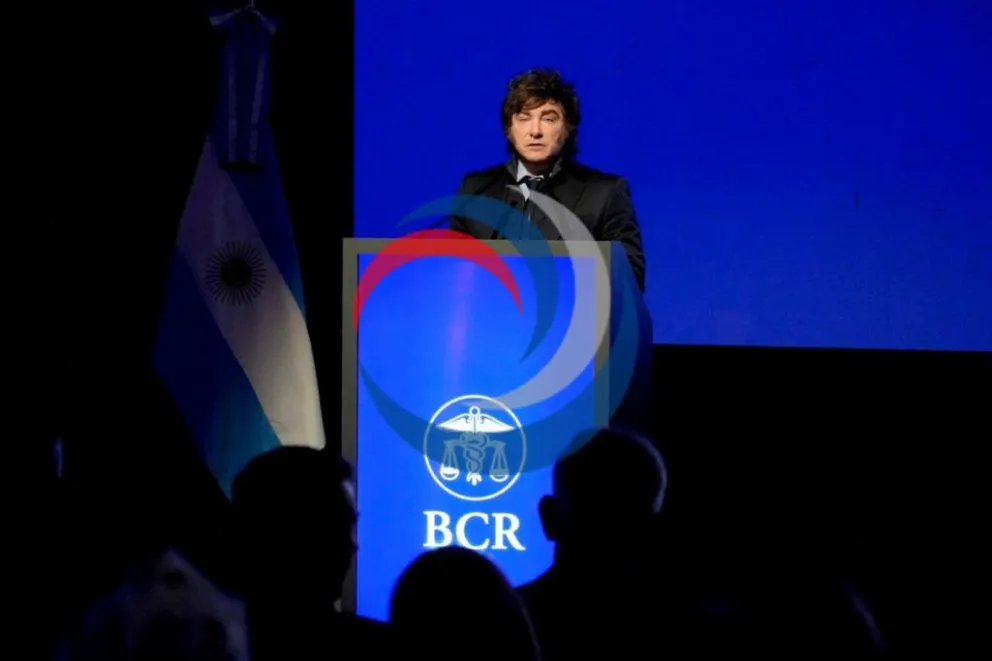 Javier MIlei durante su discurso en la Bolsa de Comercio de Rosario.