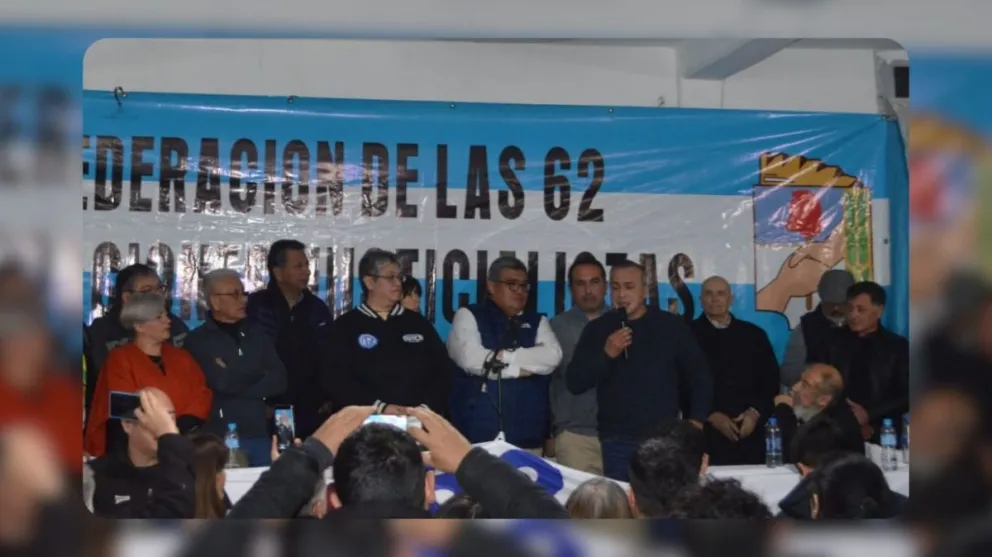 Movida política. La reactivación de las 62 Organizaciones Peronistas, con gremios como la UOM, SATSAID y ASIJEMIN, contó con la presencia de la cúpula del PJ. Hoy, la interna sindical se dirimirá con la definición de autoridades de la CGT.