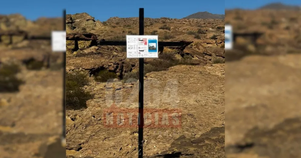 La cruz en homenaje a las siete víctimas del accidente aéreo en Valle Fértil. La imagen revela por primera vez la zona de la tragedia.