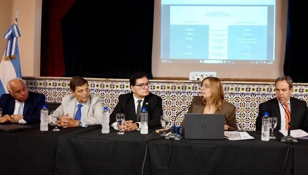 Los ministros de la Corte Marcelo Lima, Juan José Victoria, Daniel Olivares Yapur y Adriana García Nieto (en la foto falta Guillermo De Sanctis), junto al fiscal General, Guillermo Baigorrí.