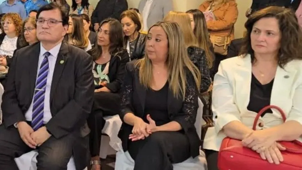 La jueza de Paz de Caucete, Luciana Salvá (al centro), durante una actividad de la Corte de Justicia en el departamento.