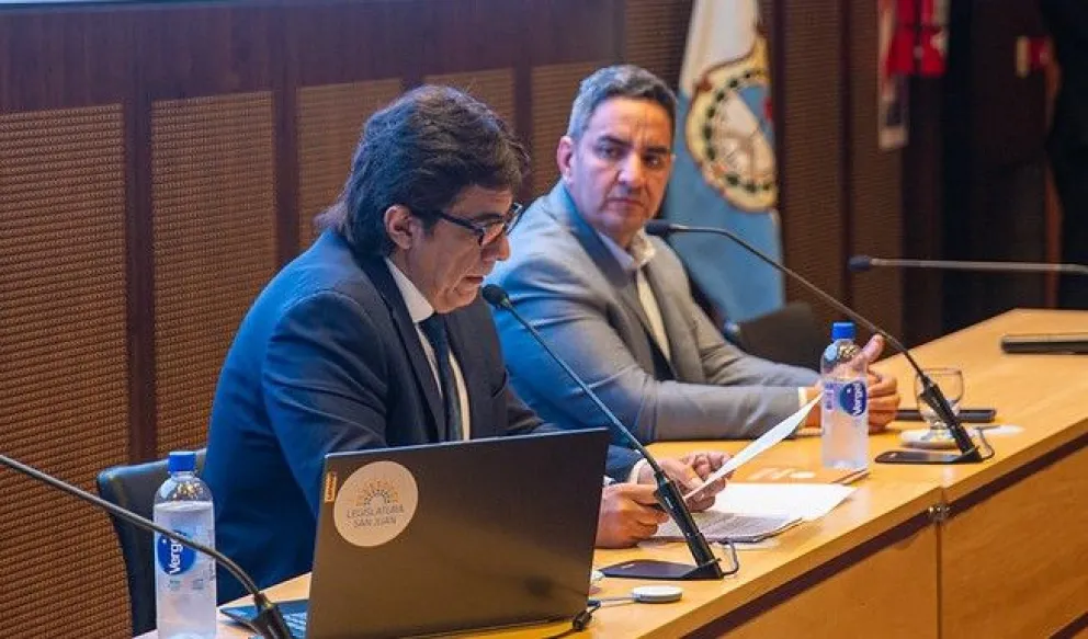 El ministro de Economía, Roberto Gutiérrez, durante su exposición del presupuesto 2026. El titular de la cartera contable sigue de cerca los números de coparticipación, una fuente vital de ingresos.