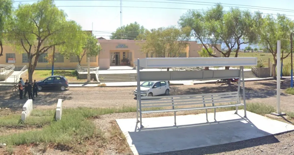 El frente de la escuela Doctor Luis Agote, en Las Chacritas.