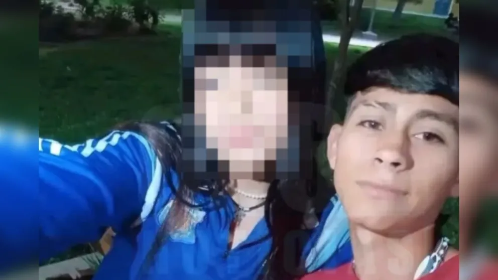 La menor de 16 años que se encuentra detenida y será juzgada por el crimen de su novio. En la foto se encuentra ella junto a Gonzalo Quinteros, joven que perdió la vida.