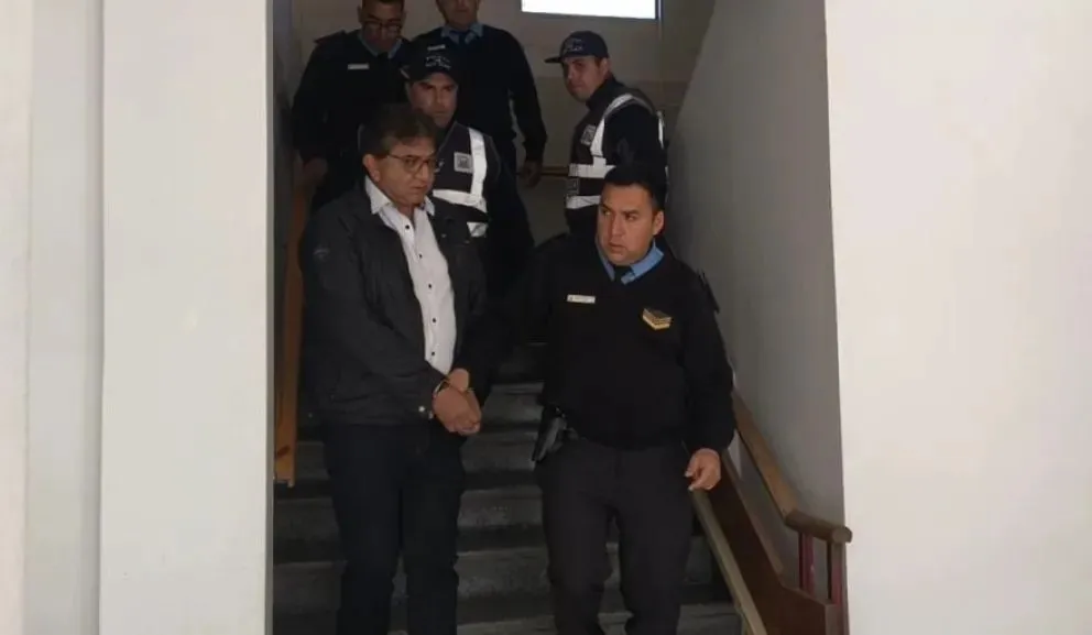 Maza es retirado esposado tras la condena en su contra el pasado 4 de septiembre. (Gentileza: Actualidad jachallera)
