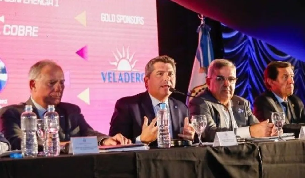 El gobernador Orrego, a través de la Mesa del Cobre, ha expuesto el potencial minero de San Juan para atraer inversiones y remarcar la solidez de las cuentas locales.