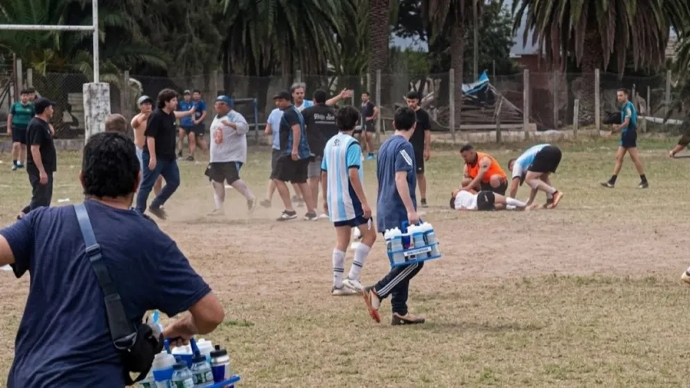 El momento de la amenaza de un padre de un jugador de Universitario a un rugbier del Jockey, de 13 años.