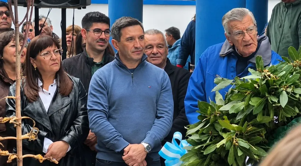 Cristian Andino, en el acto por el Día de la Lealtad Justicialista en el PJ. A su lado, José Luis Gioja, gobernador cuando el sanmartiniano ejercía la presidencia de OSSE.