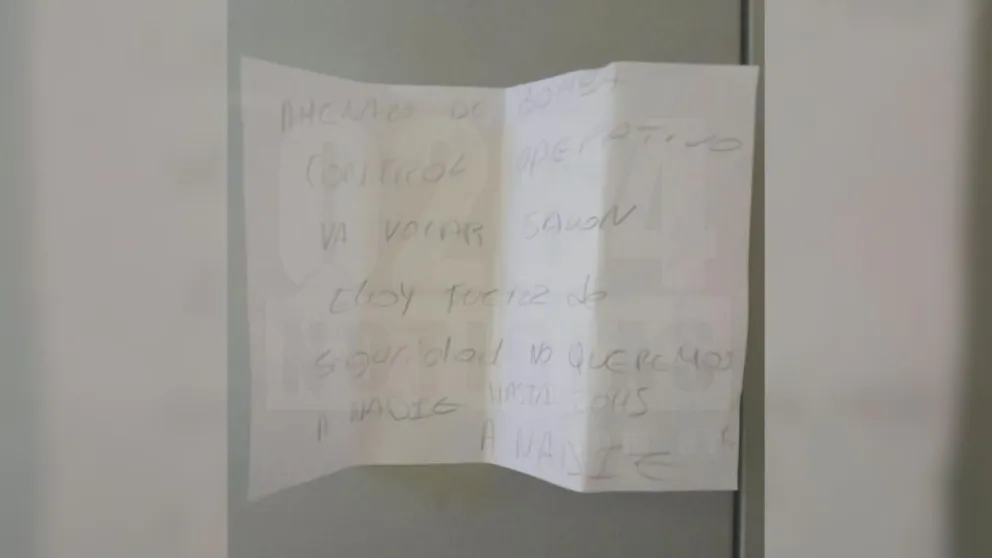 El mensaje encontrado en uno de los baños del Centro Cívico con la amenaza de bomba.