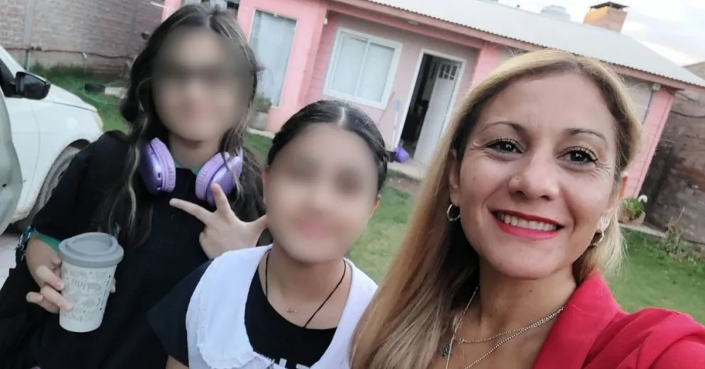 Natalí Leiria, primera de derecha a izquierda, junto a Avril, en el centro, quien permanece internada en Neuquén, y Luana, que perdió la vida el domingo en el accidente.