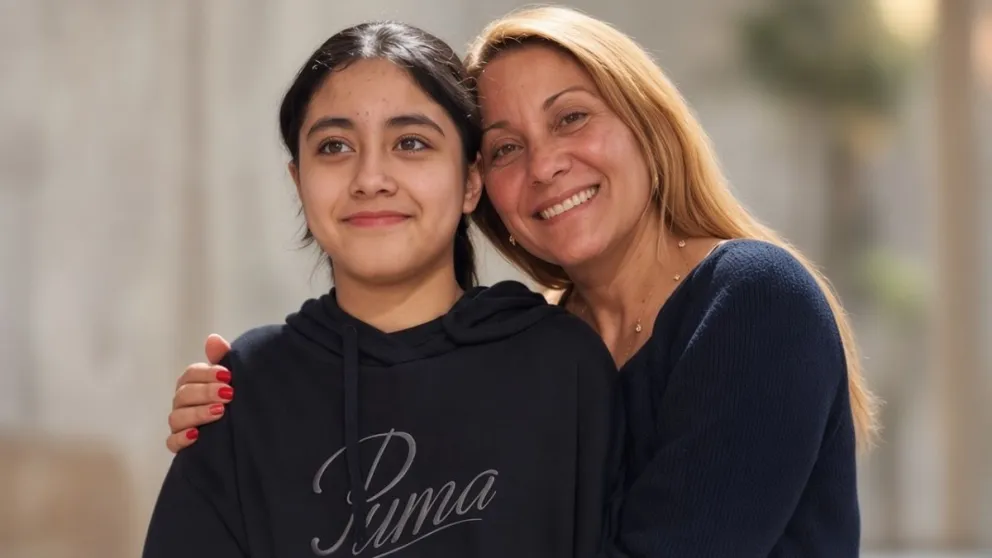 Natali Leiria, oriunda de Jáchal, y su hija menor, Avril, de 13 años.