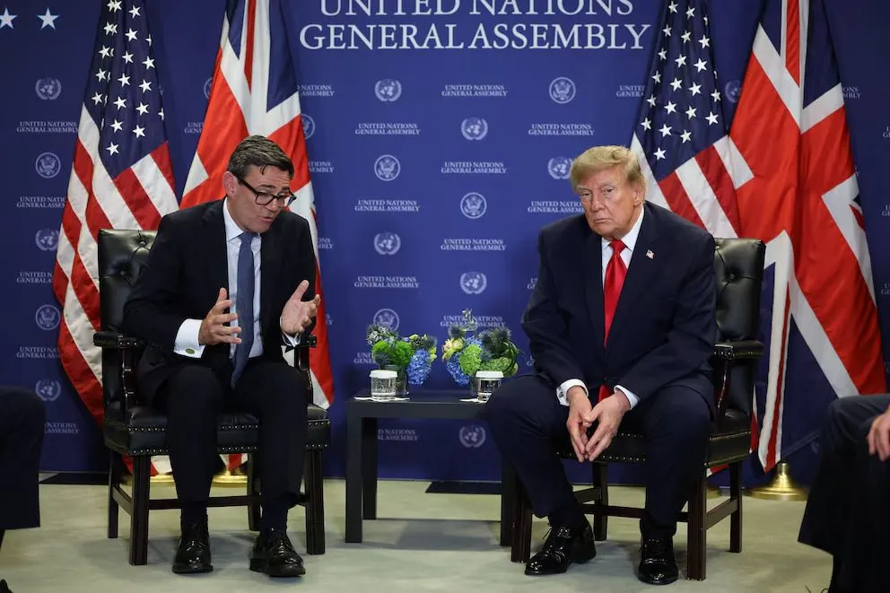 Andy Burnham, primer ministro de Reino Unido, y Donald Trump.