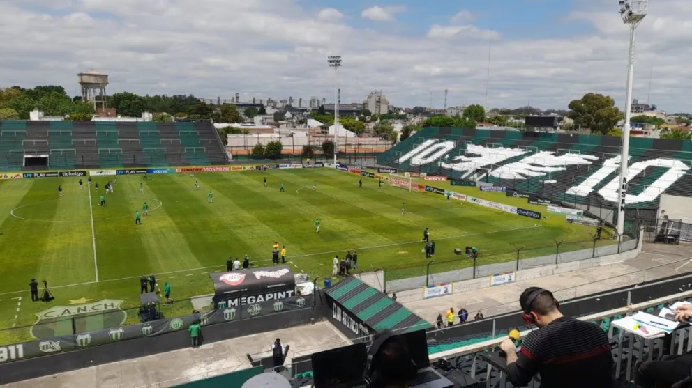 El partido en Mataderos se disputó a puertas cerradas.