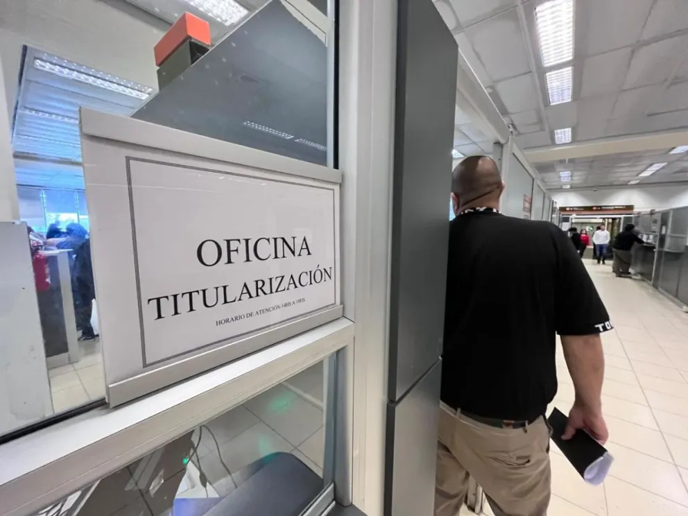 La oficia de titularizaciones se encuentra en el segundo piso del Centro Cívico. 