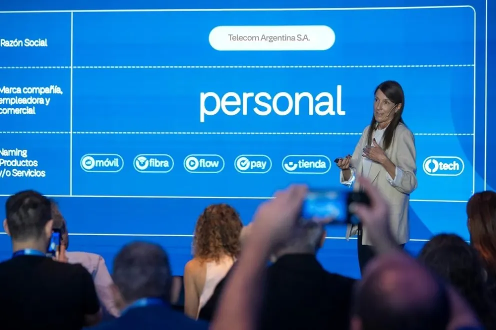 Directivos de Telecom durante el anuncio de que unificaban todos sus productos bajo la marca Personal.