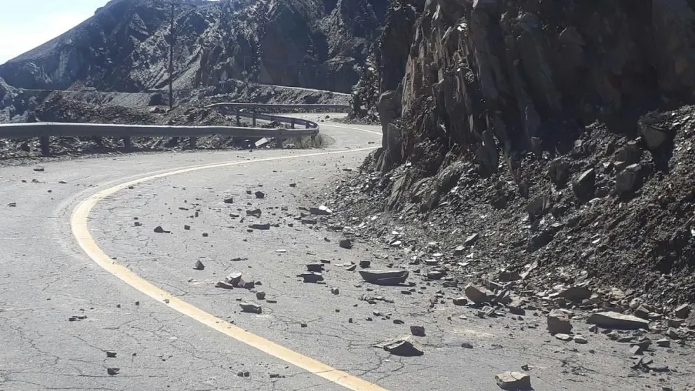 Un desprendimiento de rocas en la Ruta Nacional 150, en el tramo que une Jáchal e Iglesia.
